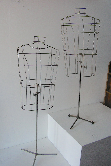 MANNEQUIN, Black Dressmaking on Timber Stand